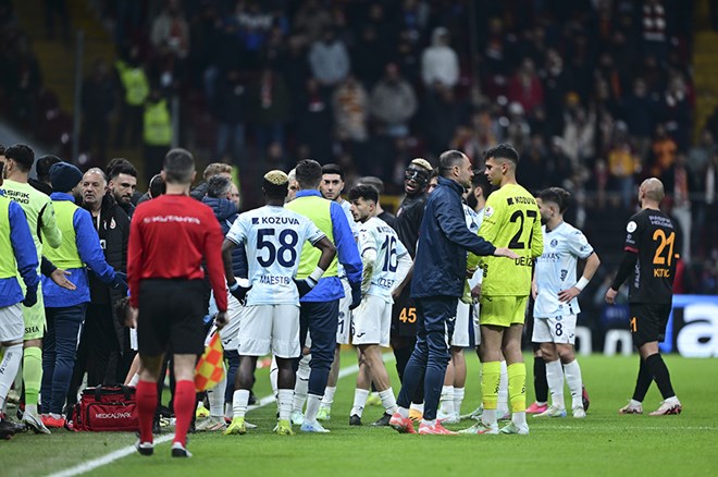 TFF tüm ipleri kopardı: Galatasaray-Adana Demirspor maçı sonrası karar çıktı - 5. Foto