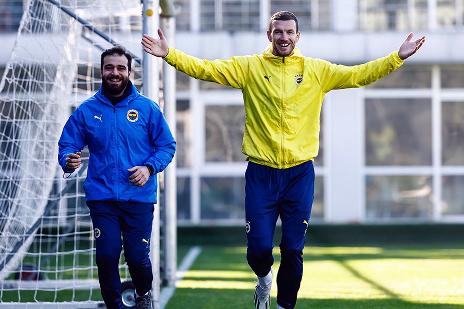 Fenerbahçe'den taraftarını rahatlatan "Dzeko" paylaşımı