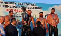 Türkiye Yağlı Güreş Ligi 3. etabının başpehlivanı Orhan Okulu oldu