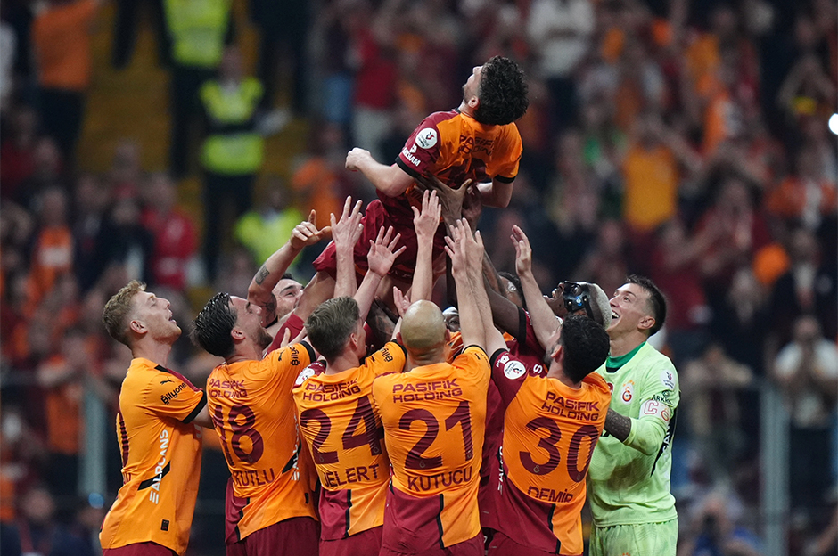 "Fenerbahçe’yi krize soktu" | Spor yazarları Galatasaray için ne dedi?  - 3. Foto