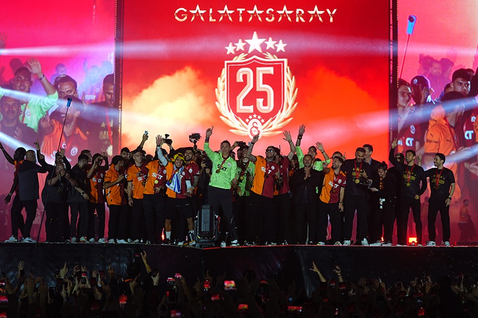 TFF Başkanı Hacıosmanoğlu'nun yerine Mecnun Otyakmaz, Galatasaray'ın seremonisine katıldı