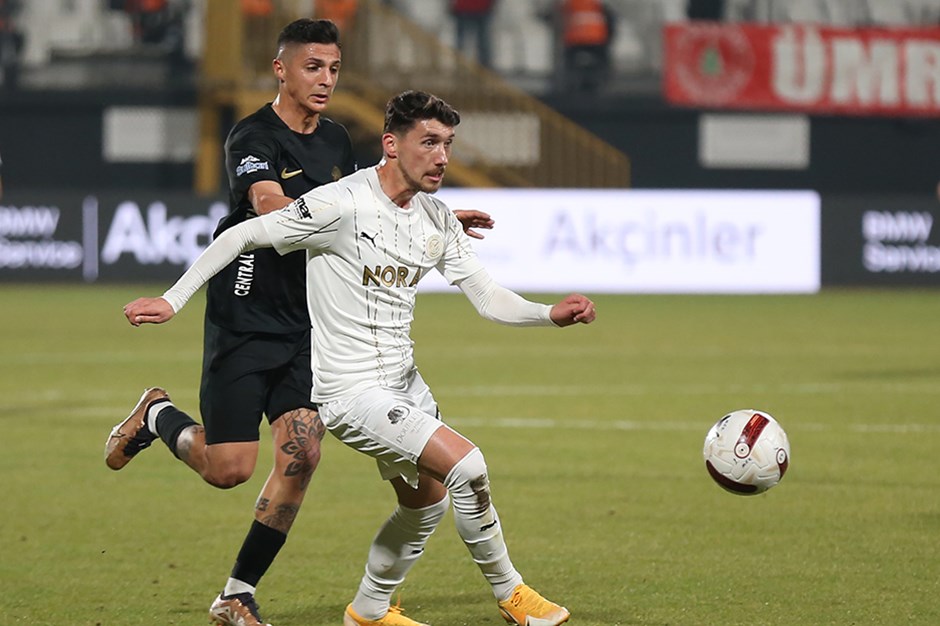 Manisa FK, 5 gollü maçta Ümraniyespor'u puansız gönderdi