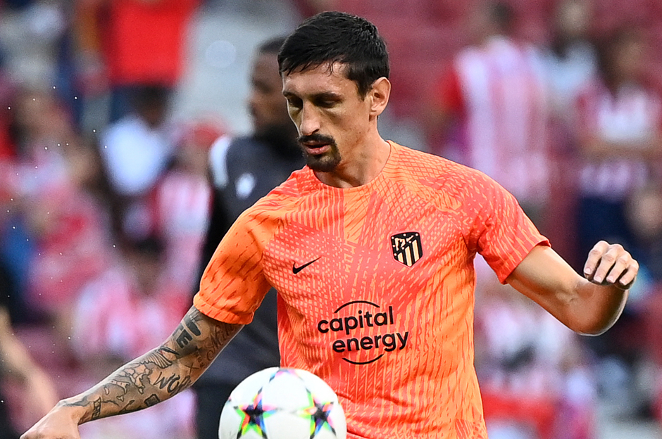 33 yaşındaki stoper geçen sezon 33 maçta forma giydi ve takımına skor katkısı sağlayamadı.