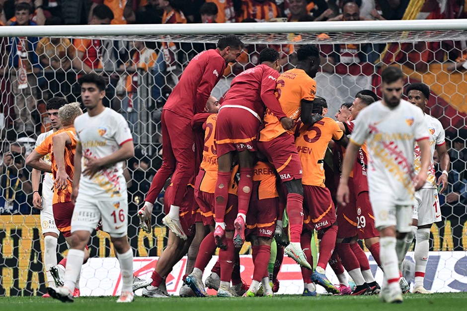 Galatasaray'dan rakiplerine büyük fark