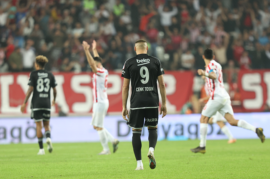 "Penaltı ve kırmızıyı atladı!" | Spor yazarları Antalyaspor-Beşiktaş maçı için ne dedi?  - 5. Foto