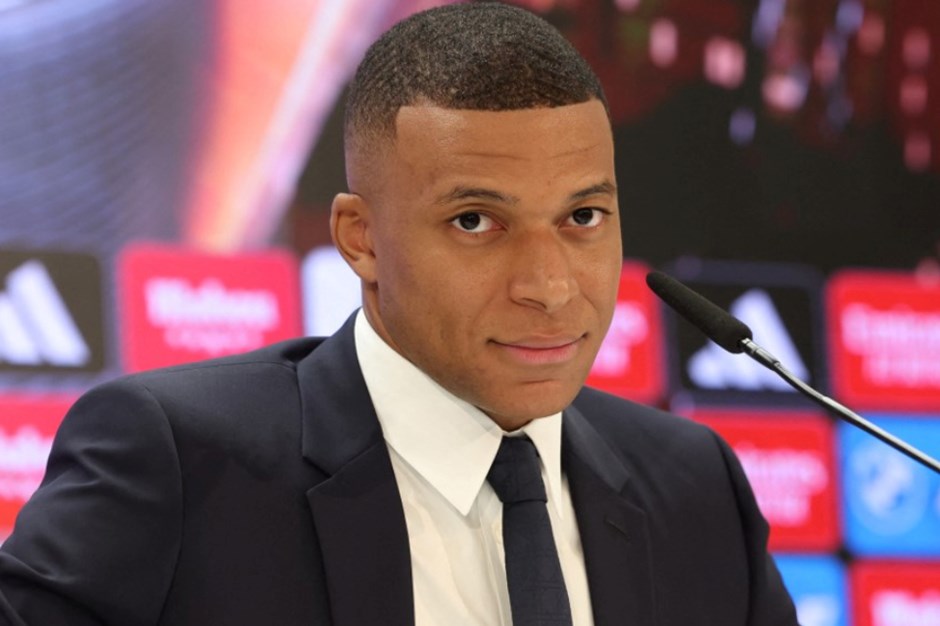 Kylian Mbappe, Fransız kulübünü resmen satın aldı