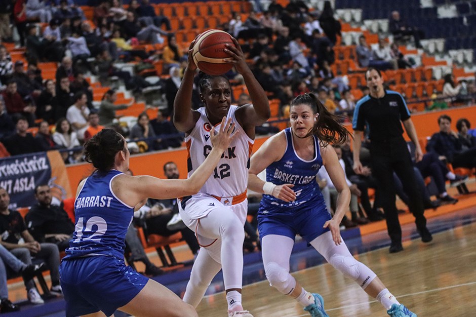 Çukurova Basketbol evinde farka gitti