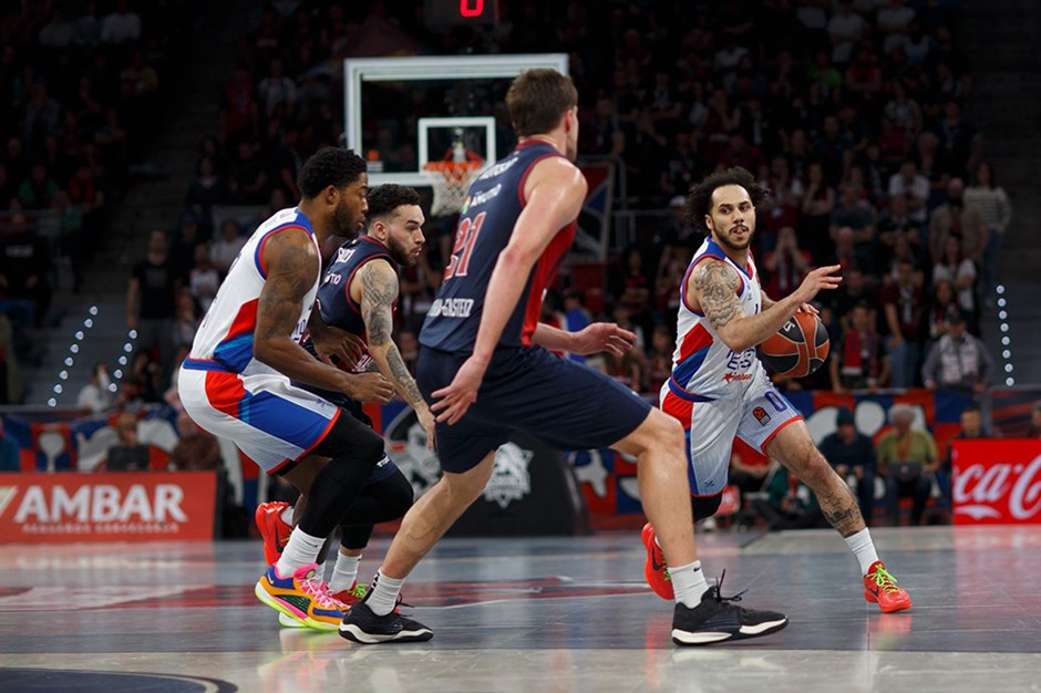 Anadolu Efes, deplasmanda 8 maç sonra hasreti dindirdi