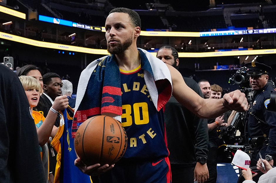 Stephen Curry yine NBA tarihine geçti: Ondan başka yapabilen yok