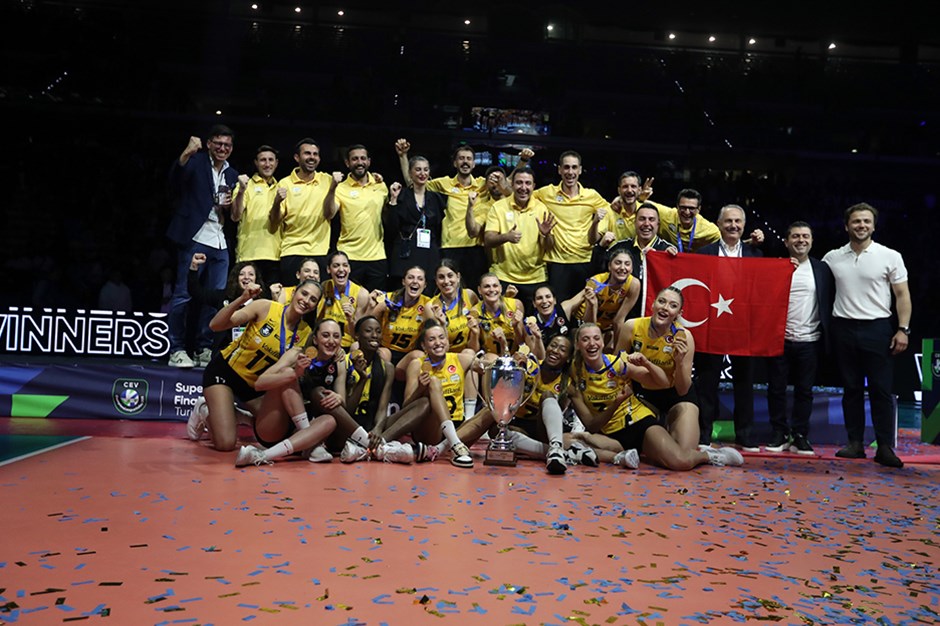 Şampiyon VakıfBank, Türkiye'ye döndü