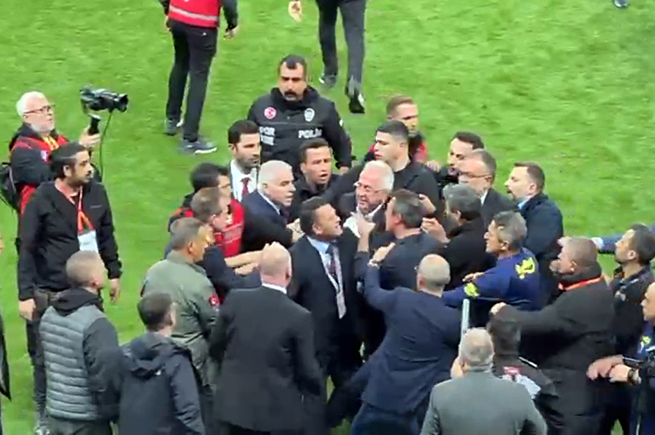 OLAYLI DERBİ: Fenerbahçeli 2 futbolcu hakkında zorla getirilme kararı  - 1. Foto