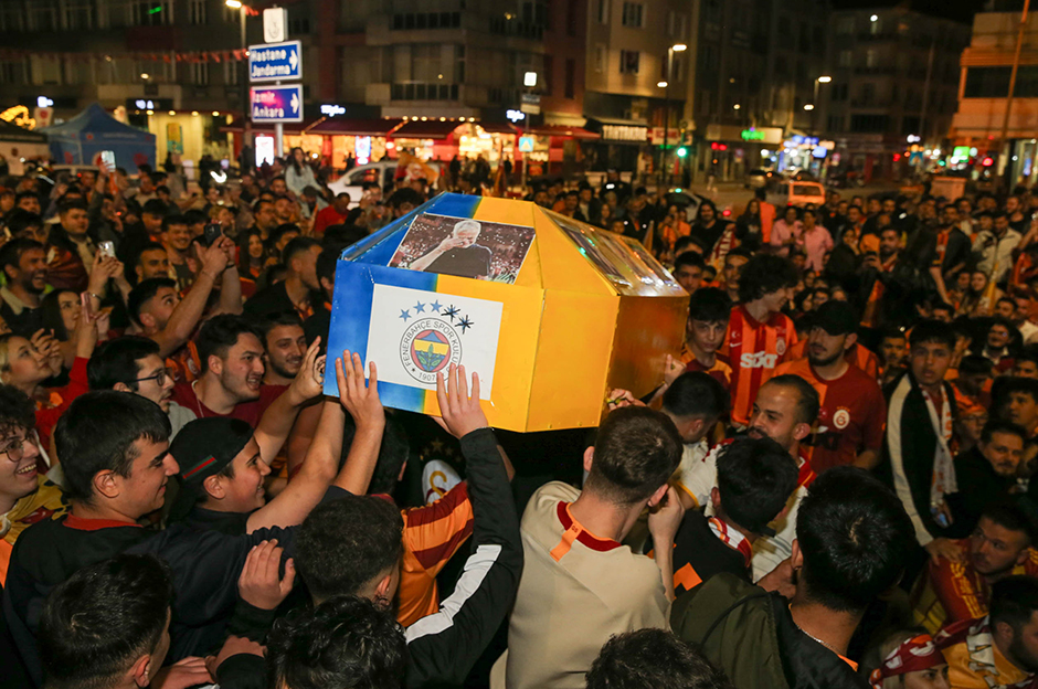 Galatasaraylı taraftarlardan unutulmaz şampiyonluk fotoğrafları!