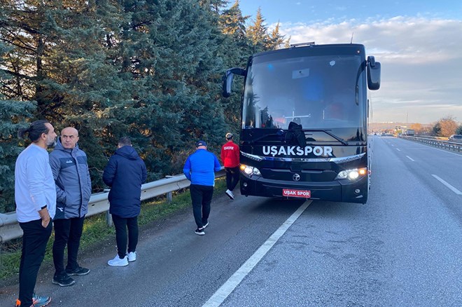 Deplasman dönüşü takım otobüsüne saldırı: Sportif direktörün burnu kırıldı  - 4. Foto