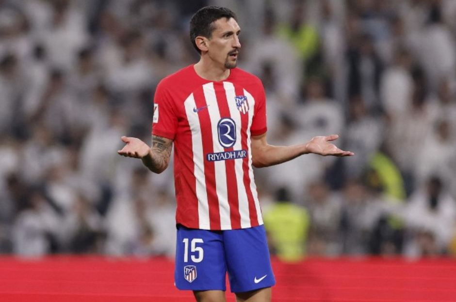 Stoper transferi için çalışmalarını sürdüren Beşiktaş Yönetimi'nin, Mats Hummels ve Stefan Savic'i gündeminde tutmaya devam ediyor.