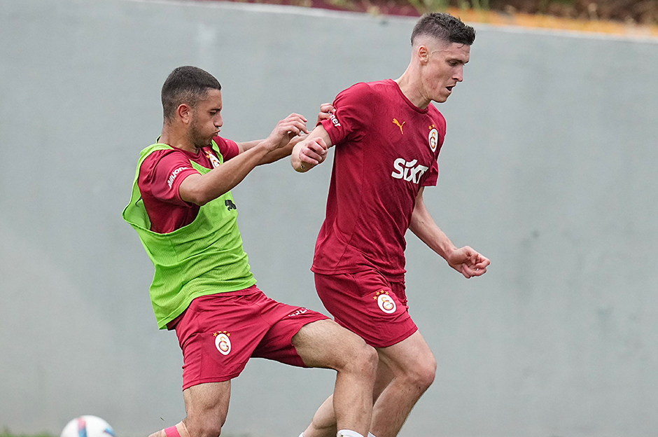 Okan Buruk hazır durumda bulunan yeni transfere ilk 11'de forma vermeye yakın.