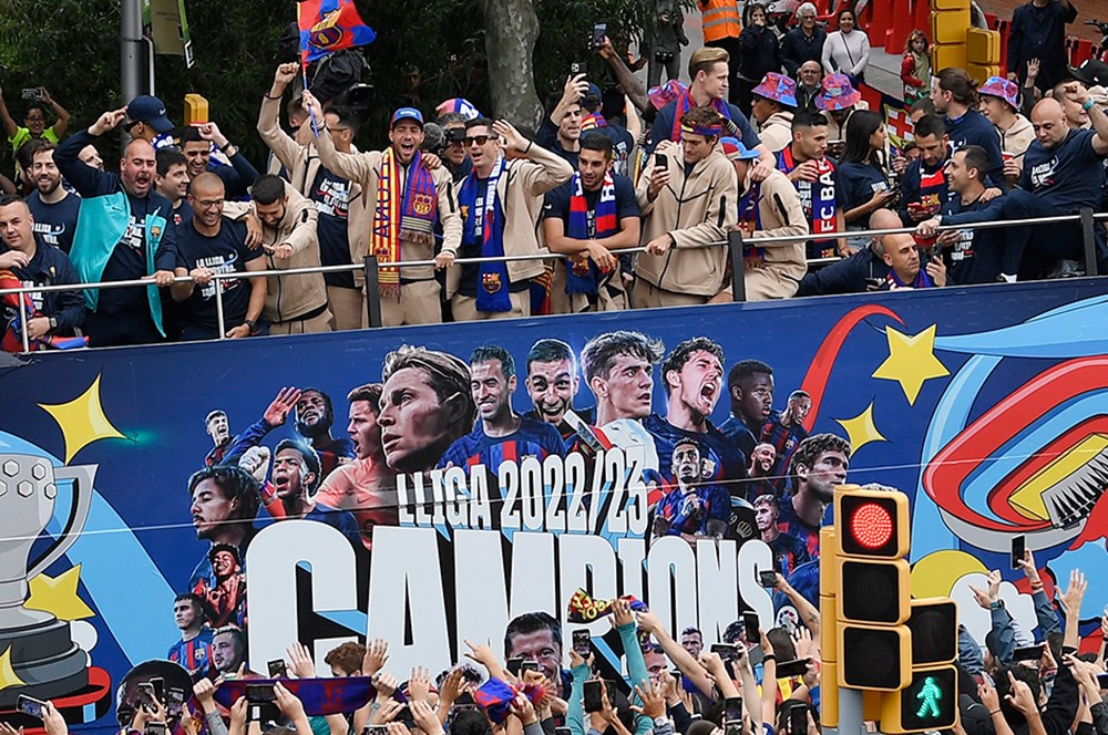 Üç yıllık hasret dindi; Barcelona coşkuyla şampiyonluğu kutluyor  - 8. Foto