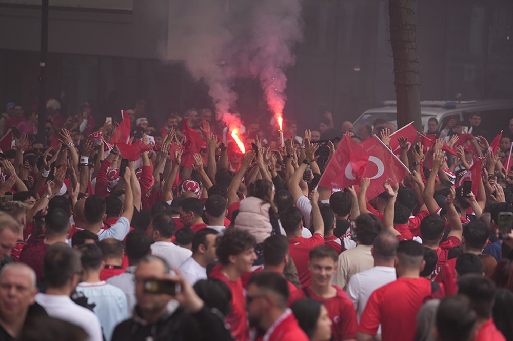 Milli Komandaya böyük dəstək: Dortmund küçələri qırmızı və ağ rəngdədir - Foto 21