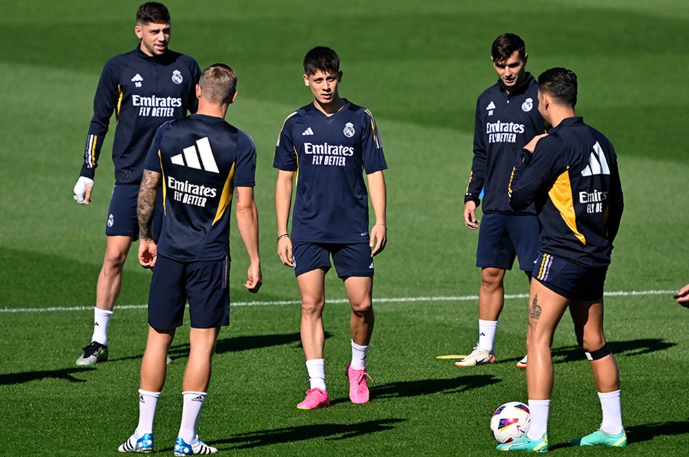 Arda Güler, Real Madrid formasıyla sahne alıyor  - 4. Foto