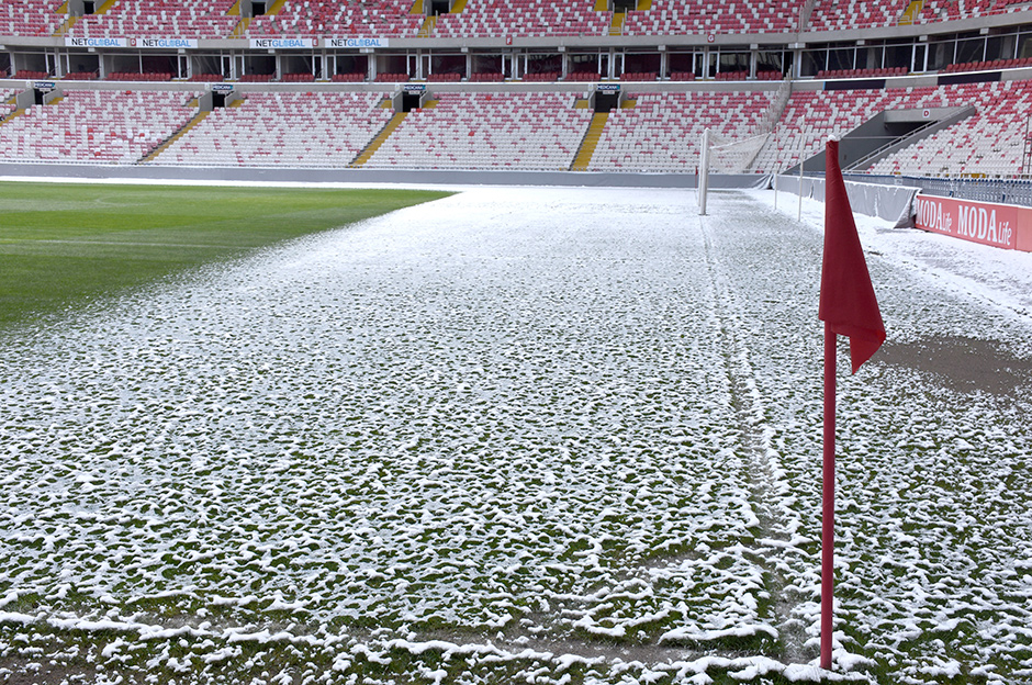 Sivasspor - Fenerbahçe maçı öncesi zeminin son durumu: Hava eksi 14 derece  - 5. Foto