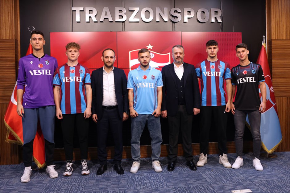 Trabzonspor 5 oyuncuyla profesyonel sözleşme imzaladı