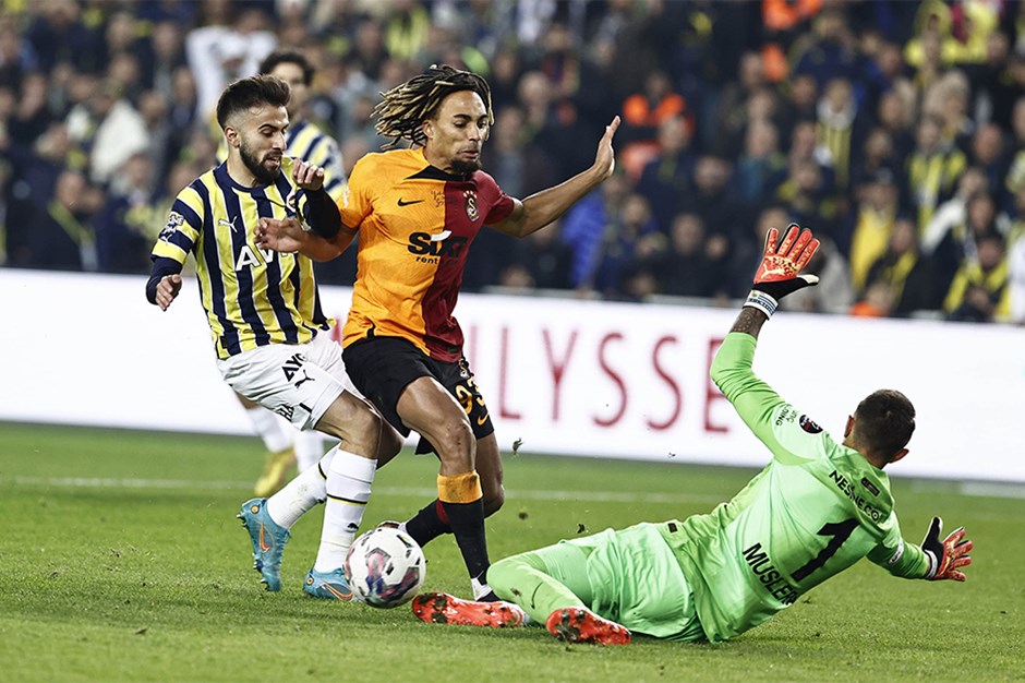 Galatasaray derbide Fenerbahçe'yi ağırlıyor (Muhtemel 11'ler)