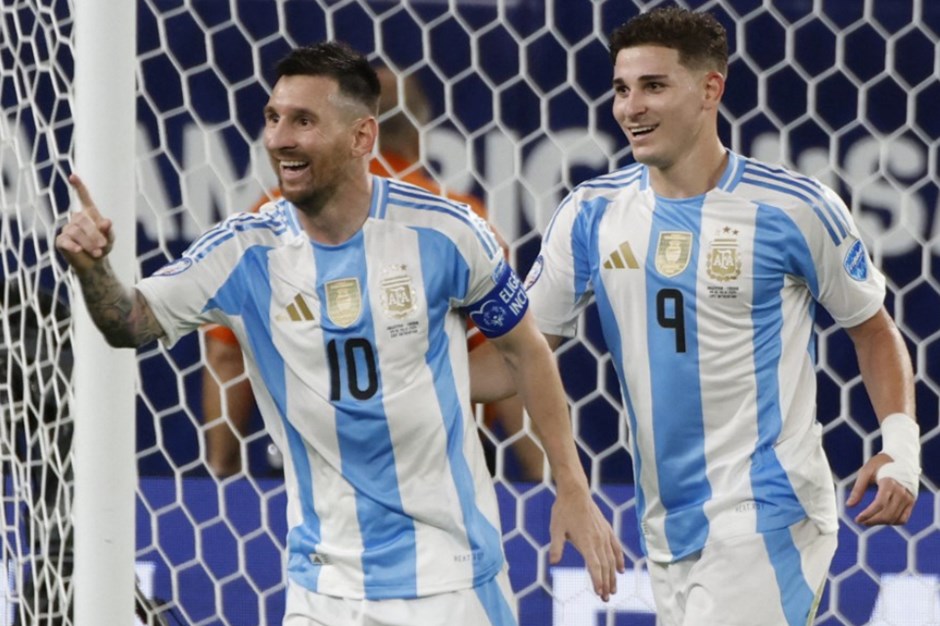 Copa America'da ilk finalist Arjantin: Messi tarihe geçti