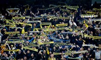 Fenerbahçe tribünlerinde maç başlamadan tepki