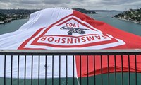 Samsunspor'un bayrakları İstanbul Boğazı'ndaki köprülere asıldı
