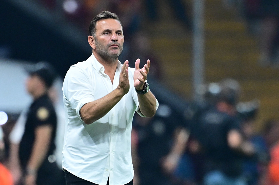 Galatasaray, Süper Lig'in 6. haftasında Fenerbahçe ile oynayacağı derbinin hazırlıklarını sürdürüyor. Sarı-kırmızılılarda teknik direktör Okan Buruk, dev maç öncesi Florya'da futbolculara motivasyon aşılıyor.