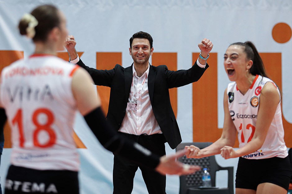 Eczacıbaşı Dynavit Başantrenörü Ferhat Akbaş yeni sezondan umutlu