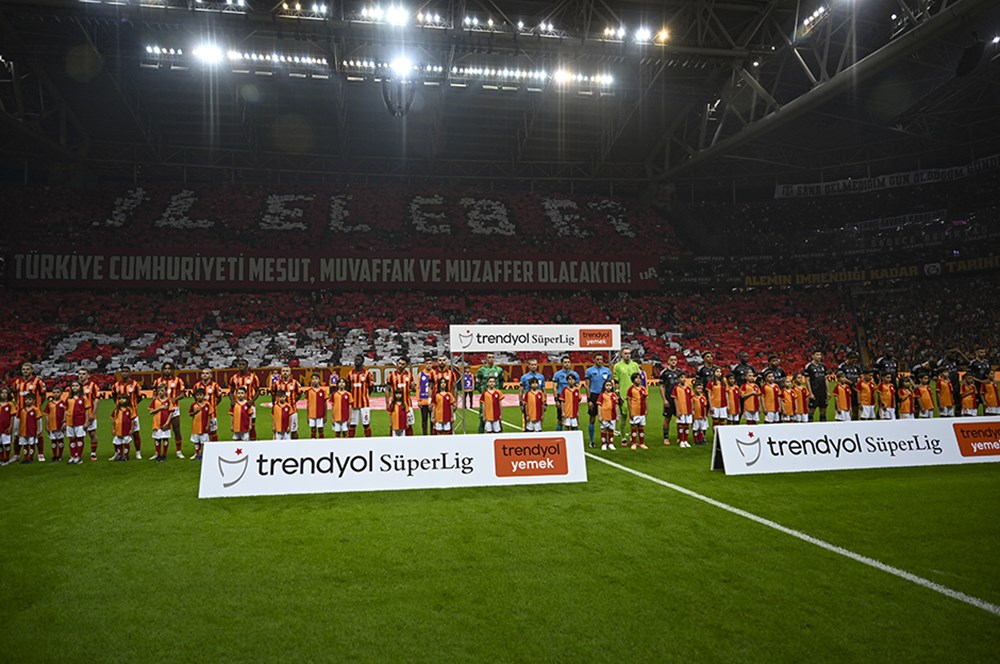 Galatasaray-Beşiktaş derbisinde Türkiye Cumhuriyeti’nin 100. yılına özel koreografi  - 10. Foto