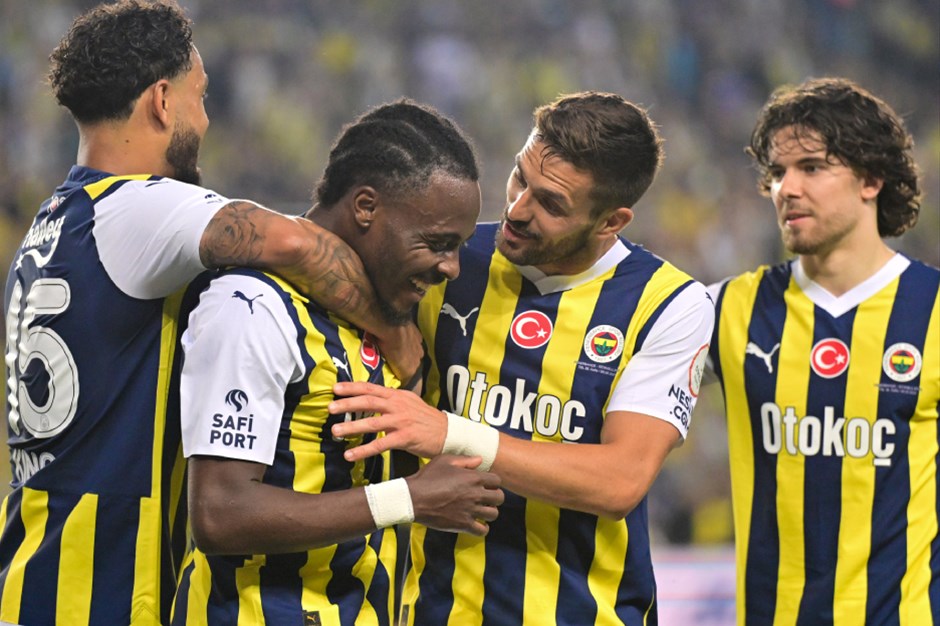 Fenerbahçe'nin yıldızı, Galatasaray taraftarıyla atıştı