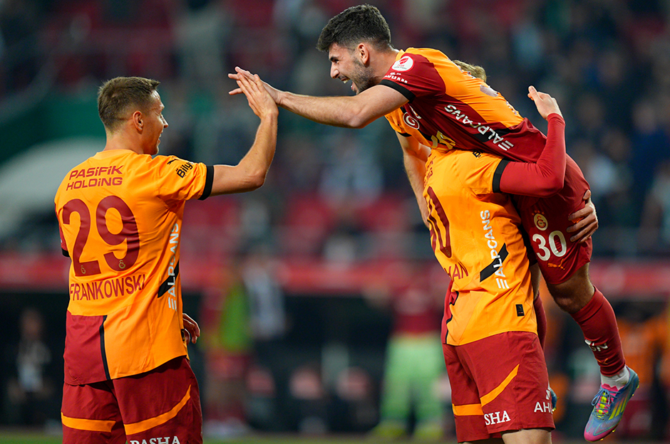 Galatasaray'ı şampiyonluk sonrası bekleyen dev gelir  - 11. Foto