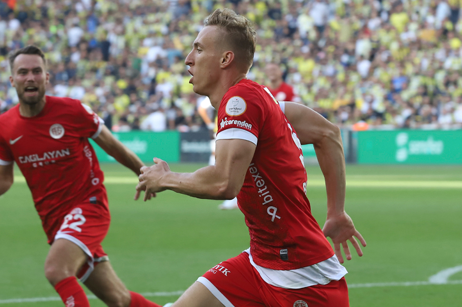 "Altay Bayındır, Süper Lig'e geri dönüyor" | Transfer Hattı (14 Haziran 2024)  - 5. Foto
