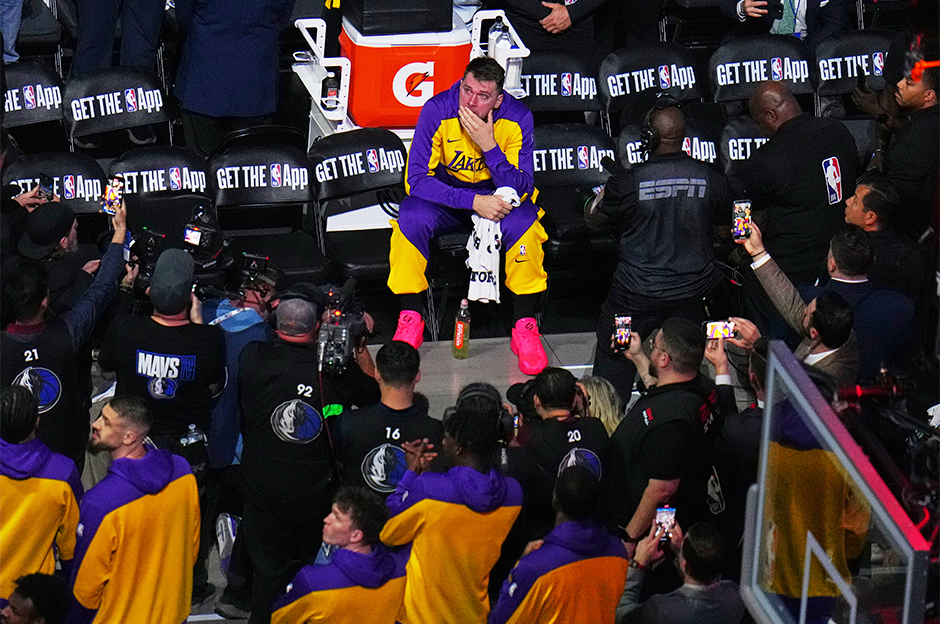 Luka Doncic eski takımını yıktı: 45 sayıyla Lakers'ı galibiyete taşıdı  - 4. Foto