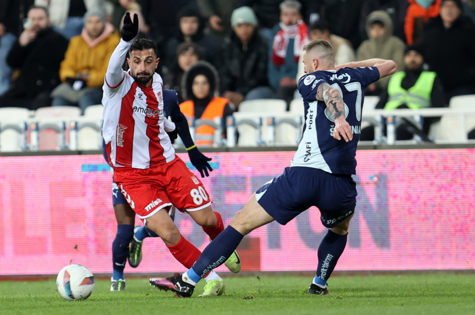 Trio'da Sivasspor-Fenerbahçe maçına damga vuran pozisyon tartışılmadı bile: "Açık, bariz, net..."  - 2. Foto