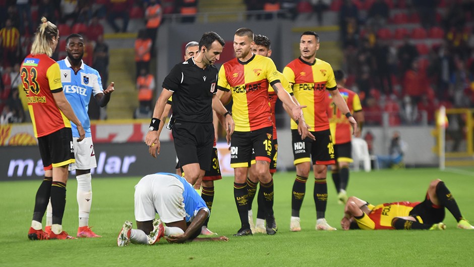 The nerves were tense in the Göztepe-Trabzonspor match!  |  NTVSpor.net