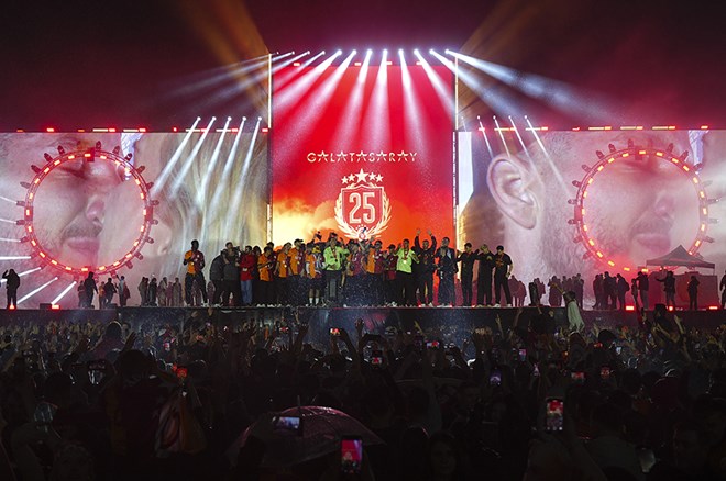 Galatasaray adeta para bastı: 8 günde rekor gelir, kasaya giren rakam dudak uçuklattı  - 4. Foto
