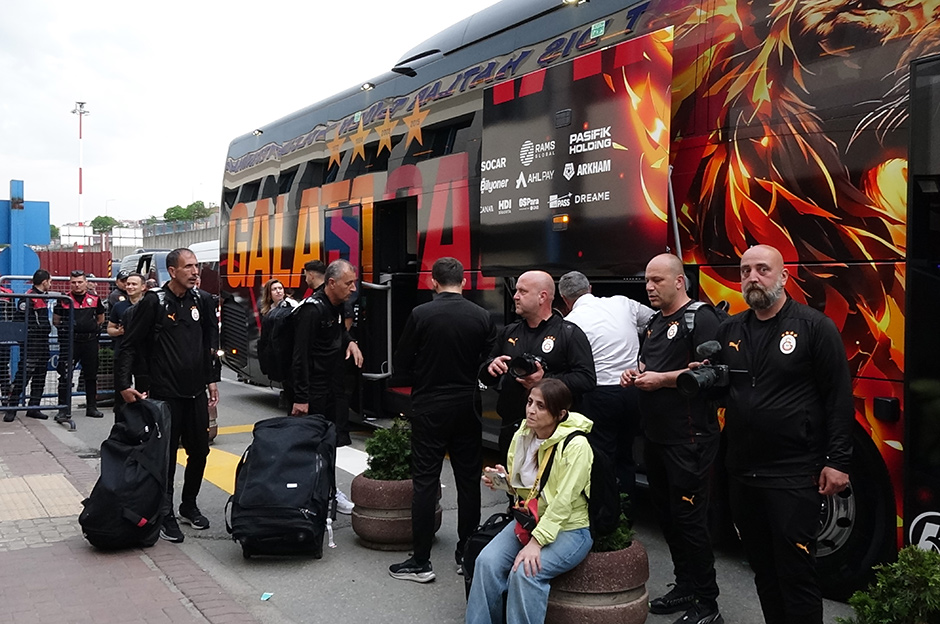 Galatasaray, Trabzon'da böyle karşılandı  - 5. Foto