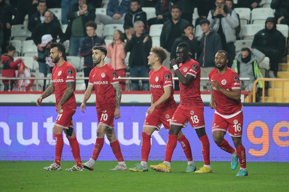 Antalyaspor'da 18 futbolcu Beşiktaş'a karşı yok