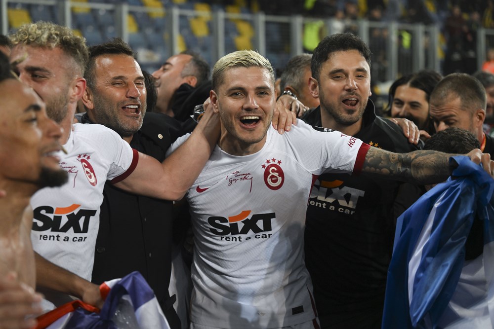 Galatasaraylı futbolcuların şampiyonluk sevinci  - 4. Foto
