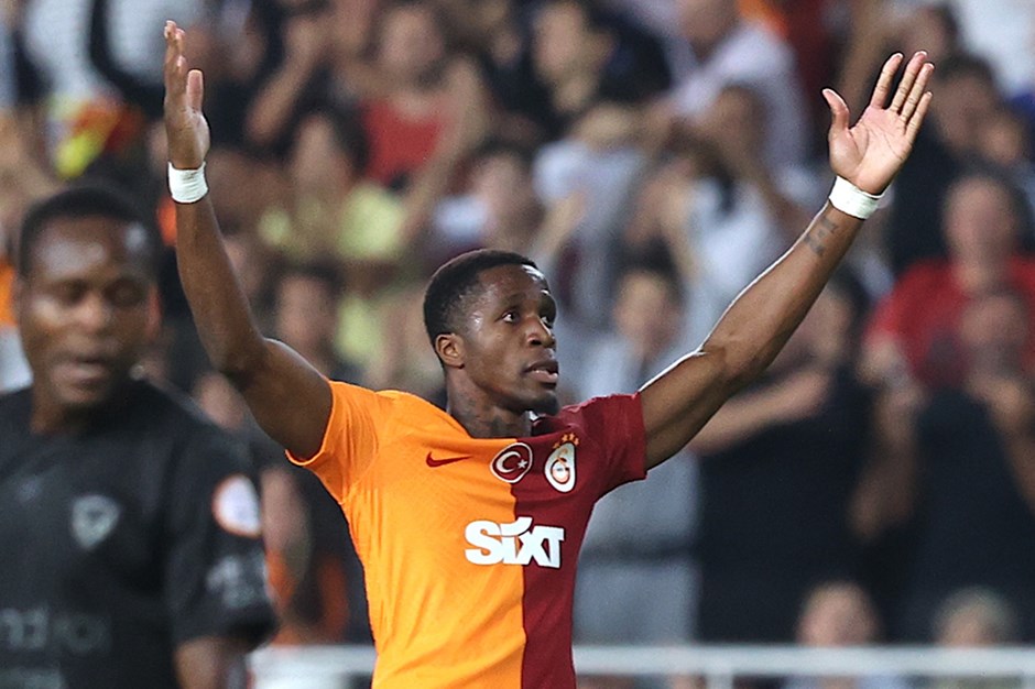 Oyundan alınan Wilfried Zaha'dan tepki