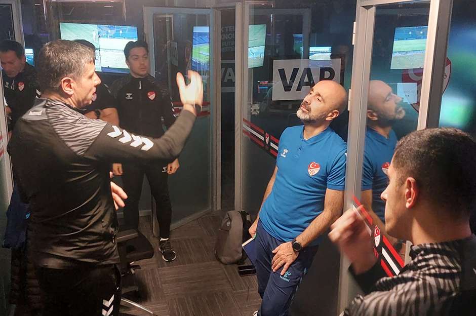 VAR odasına sıkı takip: MHK eş zamanlı olarak izledi  - 3. Foto