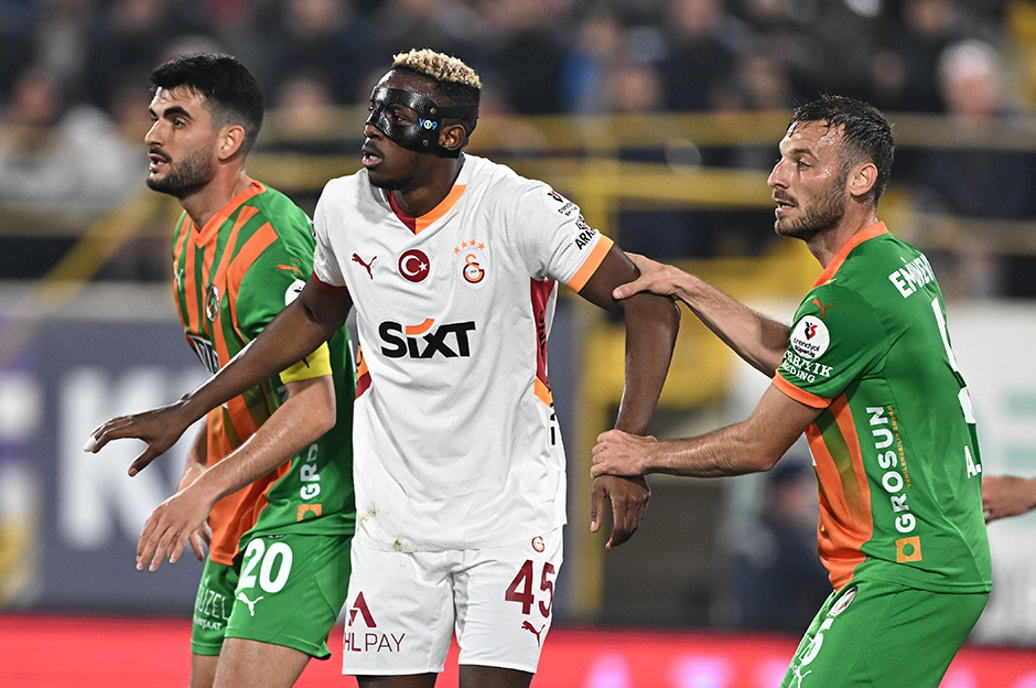 Okan Buruk'tan ilk yarının sonunda yaşanan olayla ilgili açıklama  - 1. Foto