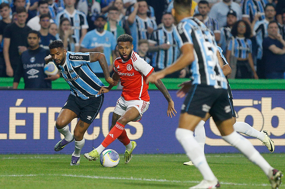 Beşiktaş'ın, Brezilya'nın Internacional takımında forma giyen kanat hücumcu Wesley Ribeiro Silva için transfer teklifi yaptığı ileri sürüldü.