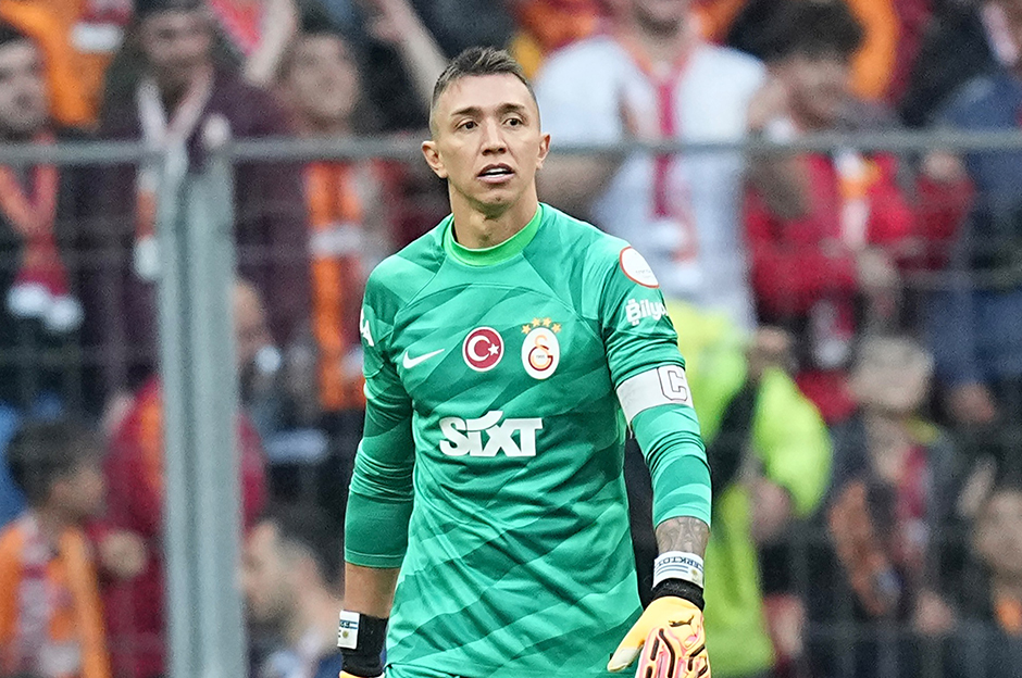 NTV Spor: Muslera'dan Galatasaray'ın teklifine flaş cevap: Merakla beklenen kararı verdi