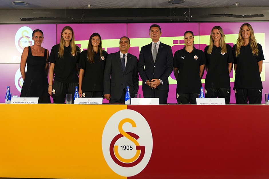 Galatasaray'da 5 oyuncu imzayı attı