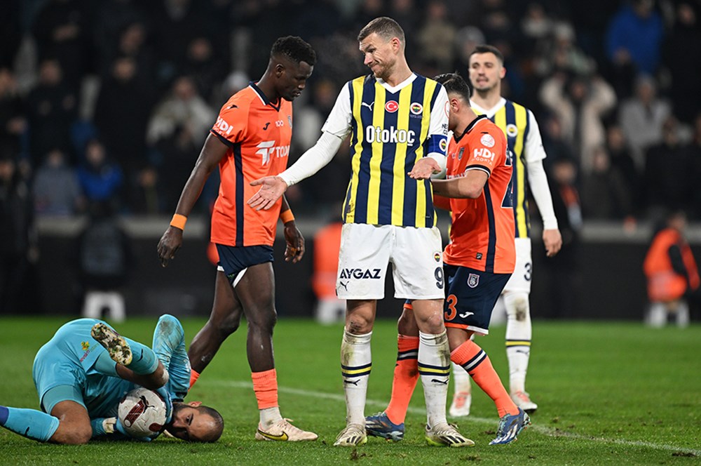 Penaltı öncesi ilginç anlar: Ferdi Kadıoğlu ve Edin Dzeko duvar oldu  - 5. Foto