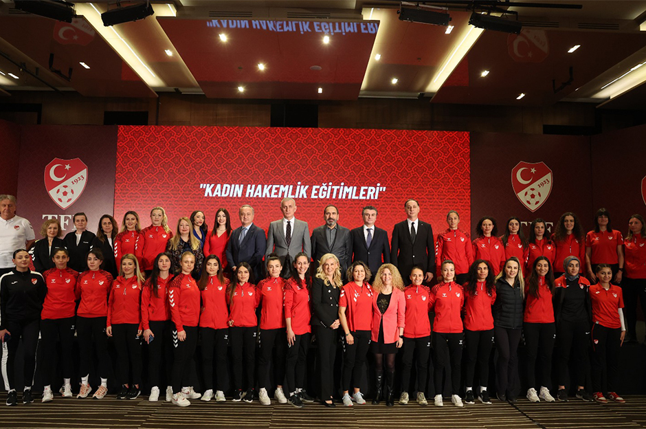 İbrahim Hacıosmanoğlu'ndan derbi için hakem açıklaması: "Her şeyi yapmaya hazırız"  - 4. Foto