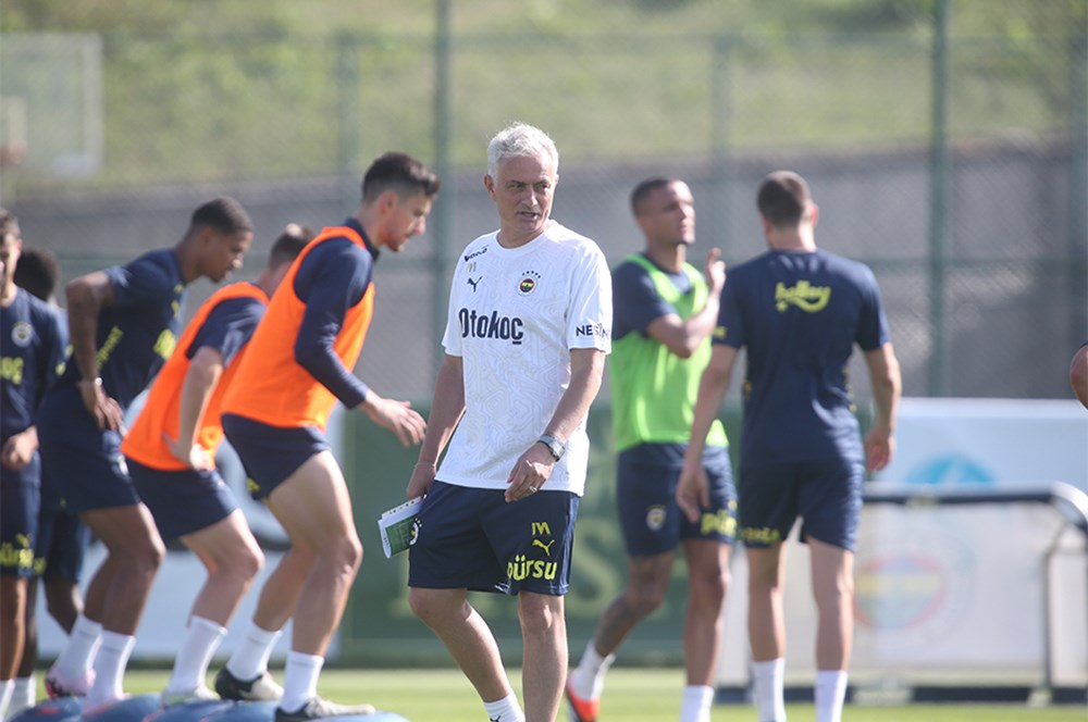 Fenerbahçe'de kader kampı: Mourinho 8 futbolcunun geleceğini belirleyecek  - 5. Foto